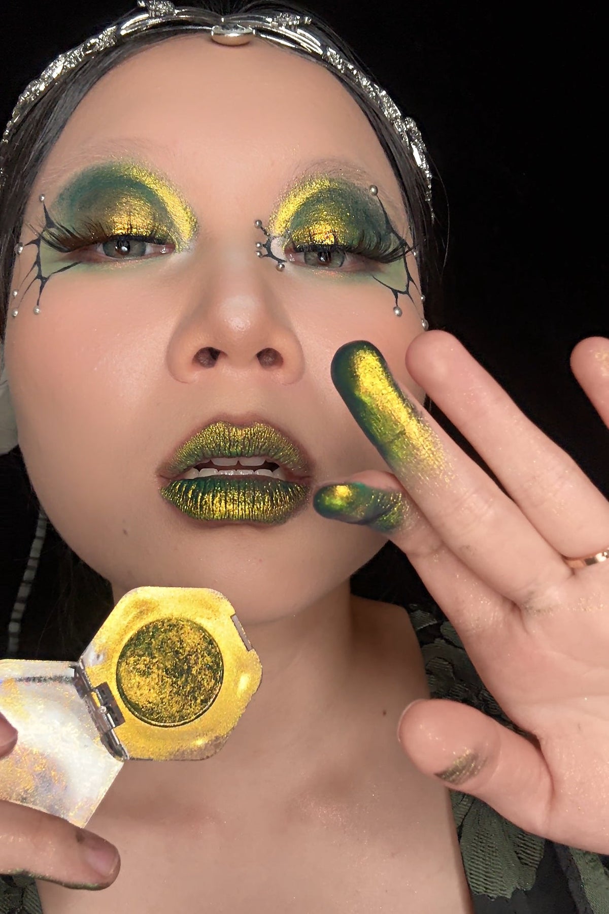 Green and Gold Makeup Look: A Bold Dragon Blood Eyeshadow Tutorial