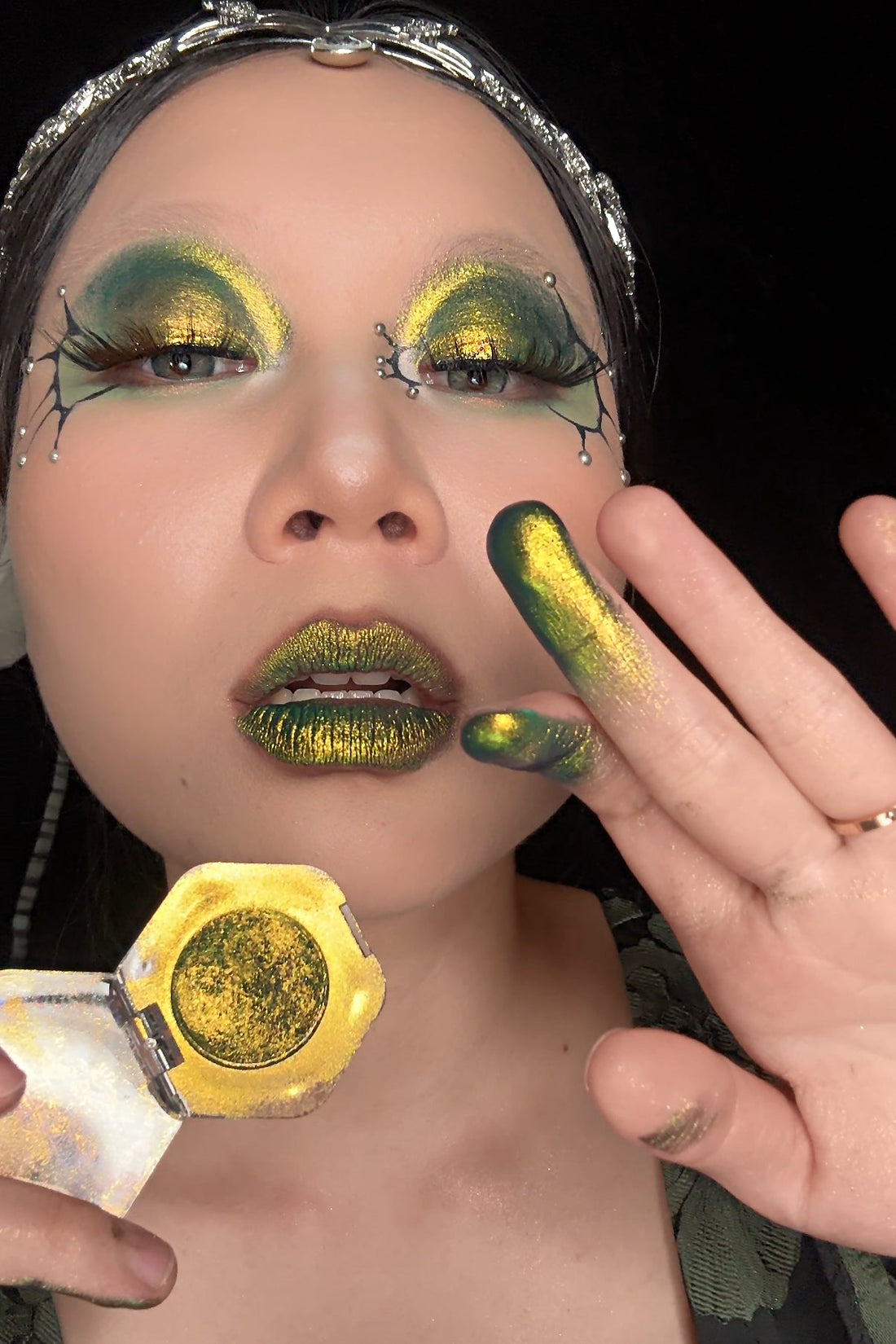 Green and Gold Makeup Look: A Bold Dragon Blood Eyeshadow Tutorial