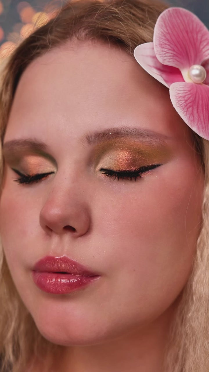 Load video: Venus - Multichrome Single Eyeshadow